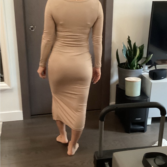 This dress from Lulu‘s is extra small and worn once - Picture 2 of 2